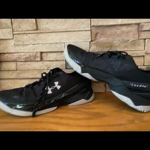 Men’s basketball shoes